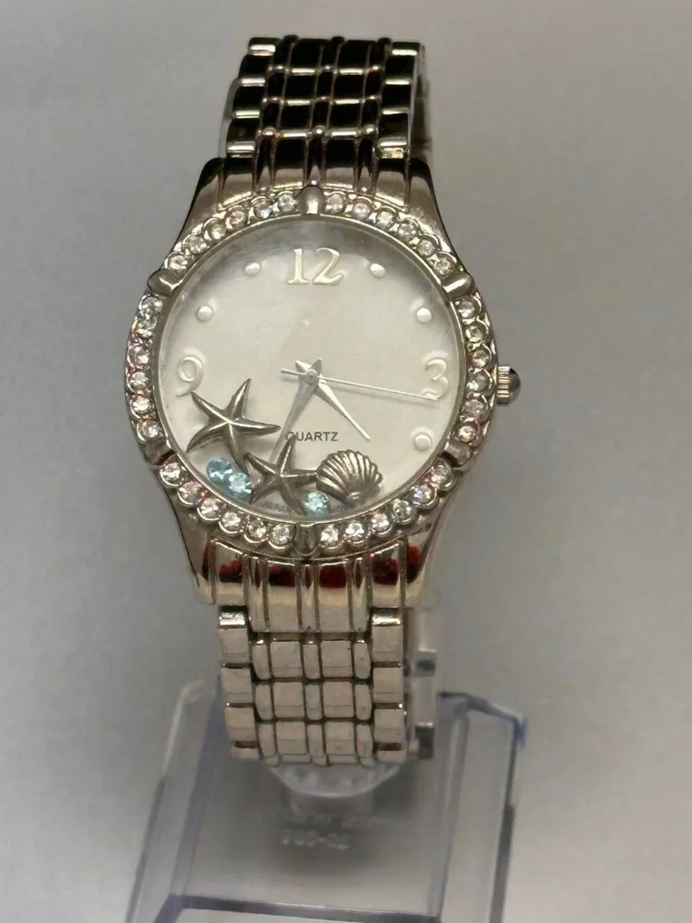 3/$30 Avon Watch Women Silver Tone Floating Seashell Charms New Battery 7.75
